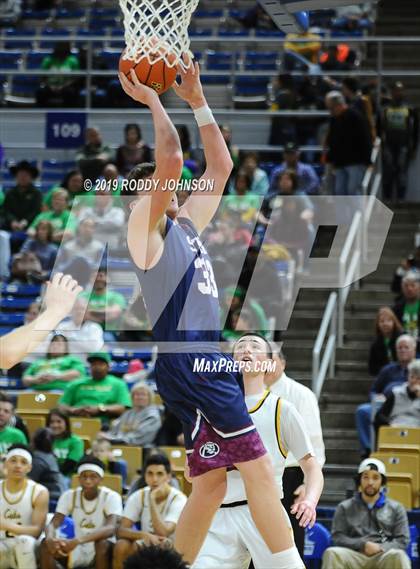 Thumbnail 3 in St. Thomas More vs. De La Salle (LHSAA 3A/4A Marsh Madness Final) photogallery.