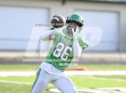 Thumbnail 3 in New Castle @ Yorktown photogallery.