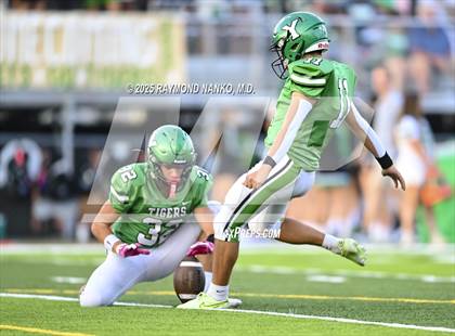 Thumbnail 3 in New Castle @ Yorktown photogallery.