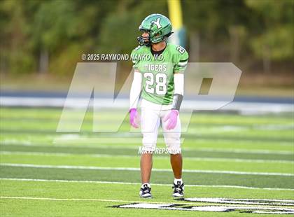 Thumbnail 3 in New Castle @ Yorktown photogallery.