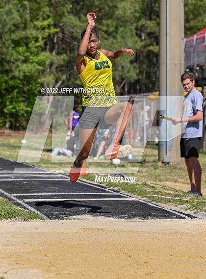 Thumbnail 2 in Apex Lions' Relays photogallery.