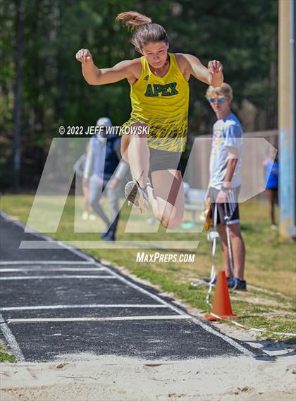Thumbnail 3 in Apex Lions' Relays photogallery.