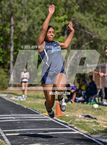 Thumbnail 1 in Apex Lions' Relays photogallery.