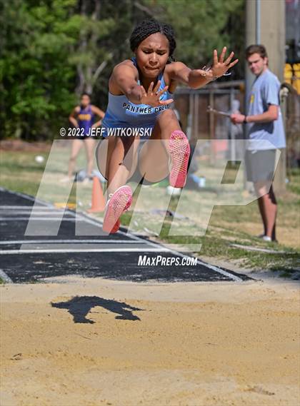 Thumbnail 1 in Apex Lions' Relays photogallery.