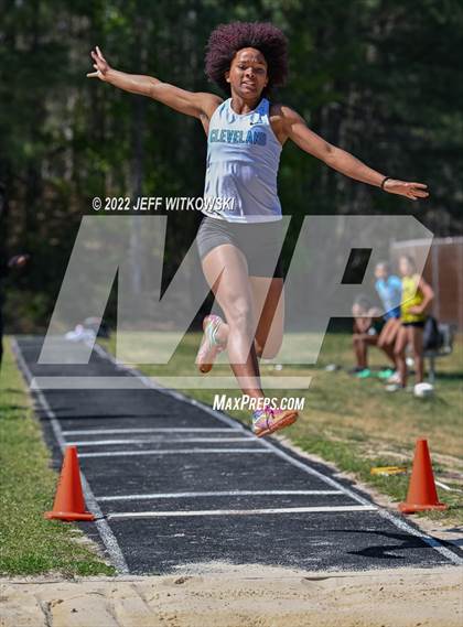 Thumbnail 1 in Apex Lions' Relays photogallery.