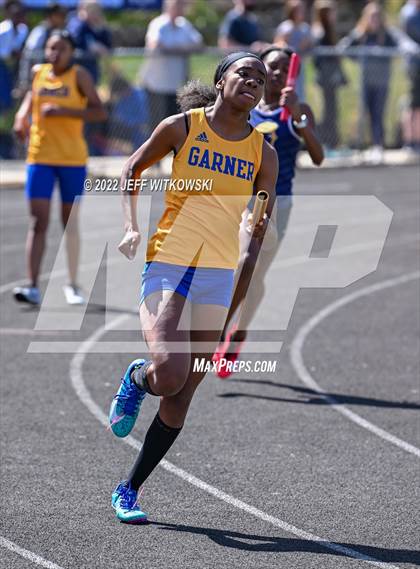 Thumbnail 3 in Apex Lions' Relays photogallery.
