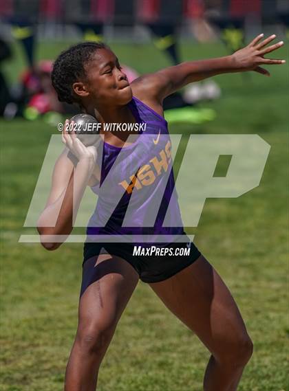 Thumbnail 2 in Apex Lions' Relays photogallery.