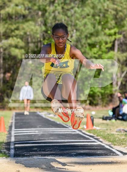 Thumbnail 2 in Apex Lions' Relays photogallery.