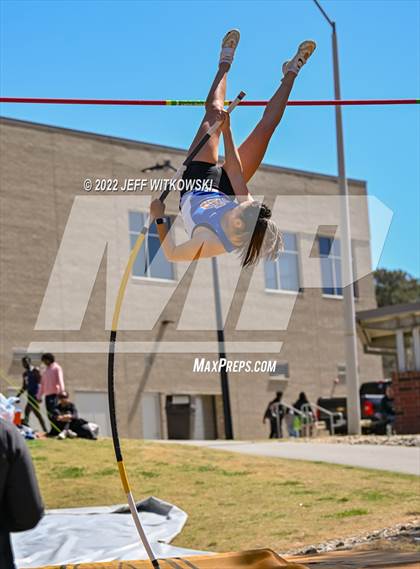 Thumbnail 2 in Apex Lions' Relays photogallery.