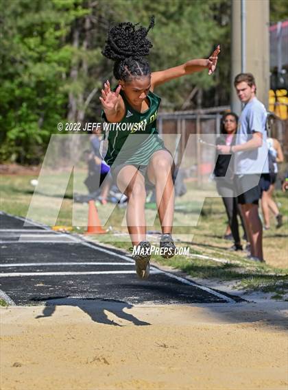 Thumbnail 1 in Apex Lions' Relays photogallery.