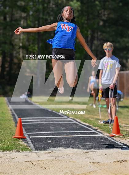 Thumbnail 3 in Apex Lions' Relays photogallery.