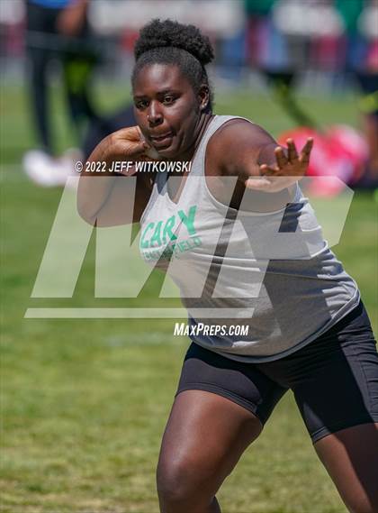 Thumbnail 2 in Apex Lions' Relays photogallery.