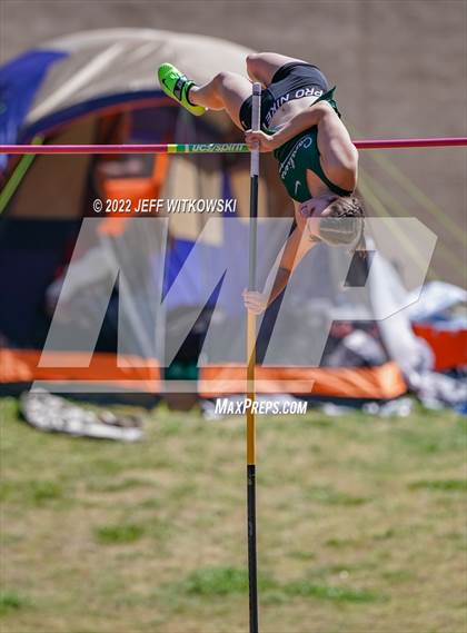 Thumbnail 2 in Apex Lions' Relays photogallery.