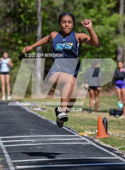 Thumbnail 3 in Apex Lions' Relays photogallery.