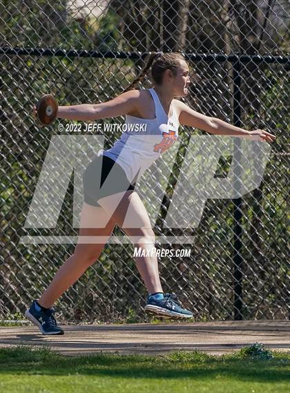Thumbnail 2 in Apex Lions' Relays photogallery.