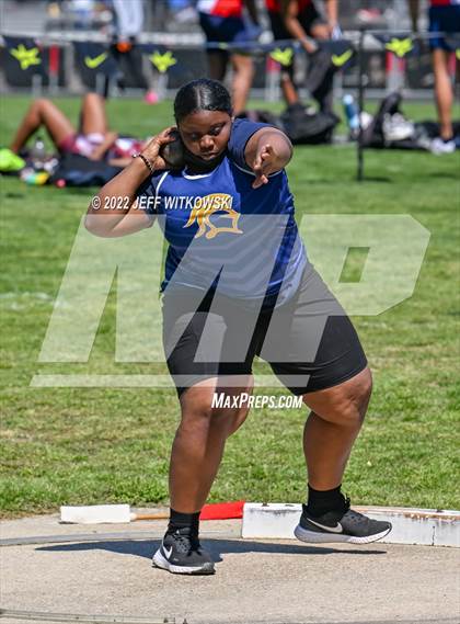 Thumbnail 3 in Apex Lions' Relays photogallery.