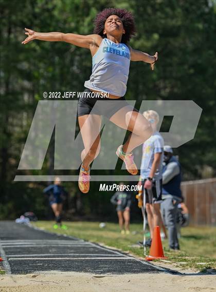 Thumbnail 3 in Apex Lions' Relays photogallery.