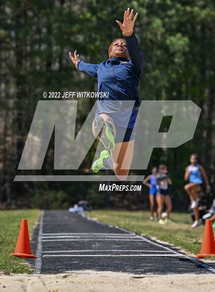 Thumbnail 1 in Apex Lions' Relays photogallery.