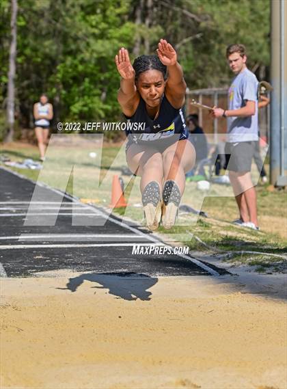 Thumbnail 2 in Apex Lions' Relays photogallery.