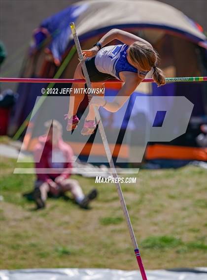 Thumbnail 2 in Apex Lions' Relays photogallery.