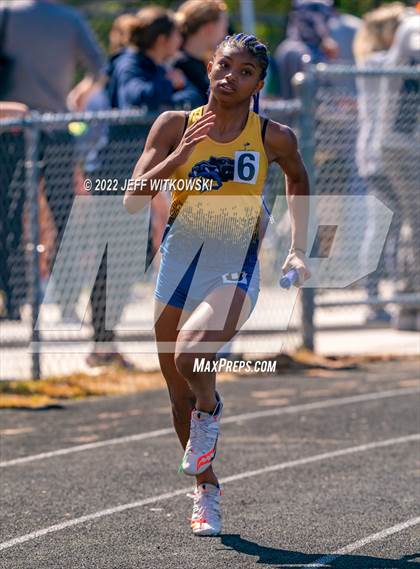 Thumbnail 1 in Apex Lions' Relays photogallery.