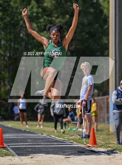 Thumbnail 3 in Apex Lions' Relays photogallery.