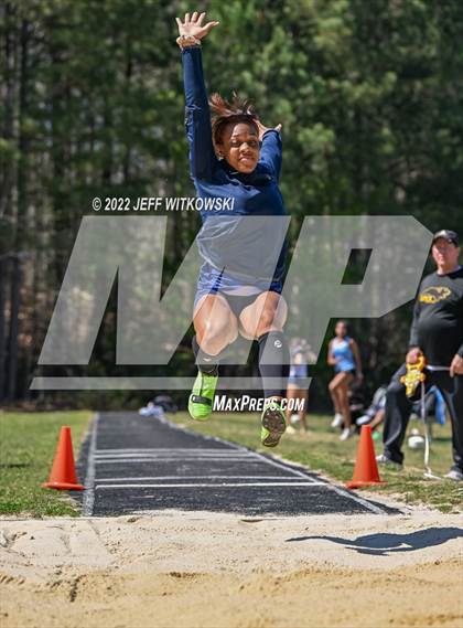 Thumbnail 2 in Apex Lions' Relays photogallery.