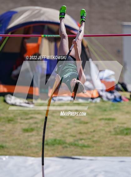 Thumbnail 3 in Apex Lions' Relays photogallery.