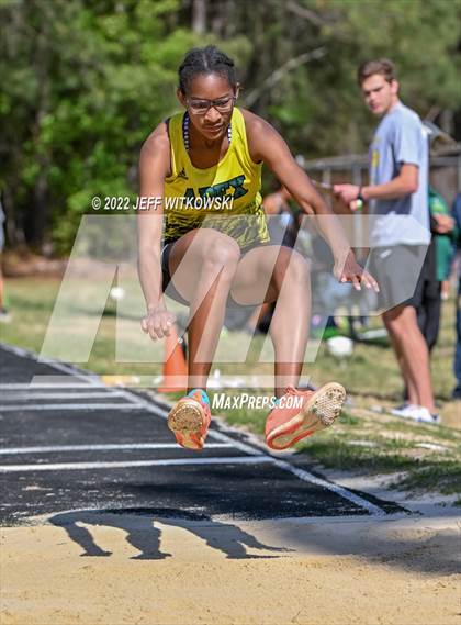 Thumbnail 1 in Apex Lions' Relays photogallery.