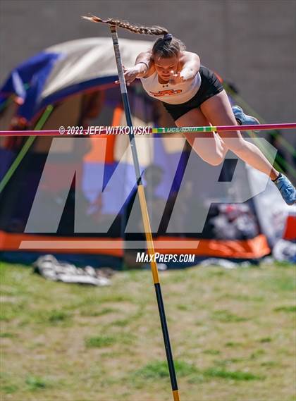 Thumbnail 3 in Apex Lions' Relays photogallery.