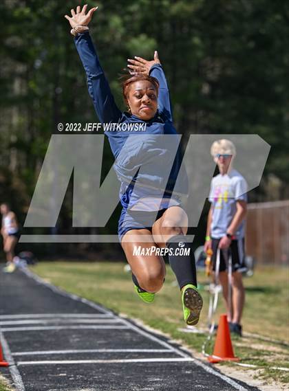 Thumbnail 1 in Apex Lions' Relays photogallery.