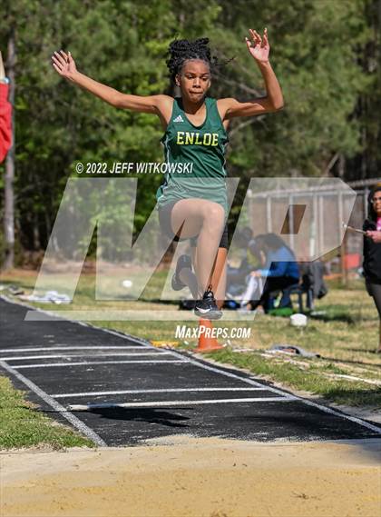 Thumbnail 3 in Apex Lions' Relays photogallery.