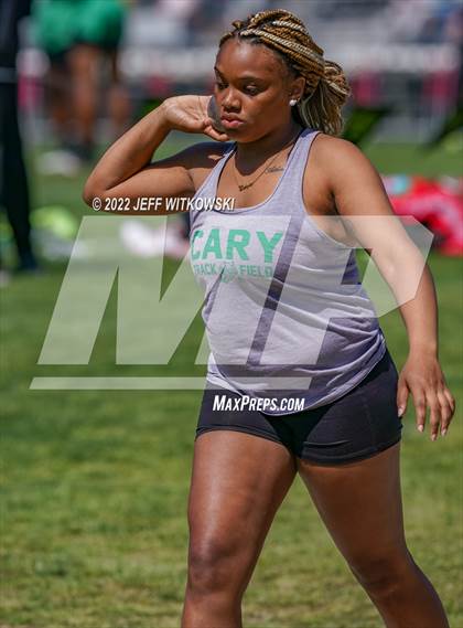Thumbnail 3 in Apex Lions' Relays photogallery.