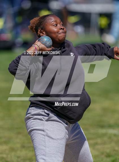 Thumbnail 2 in Apex Lions' Relays photogallery.