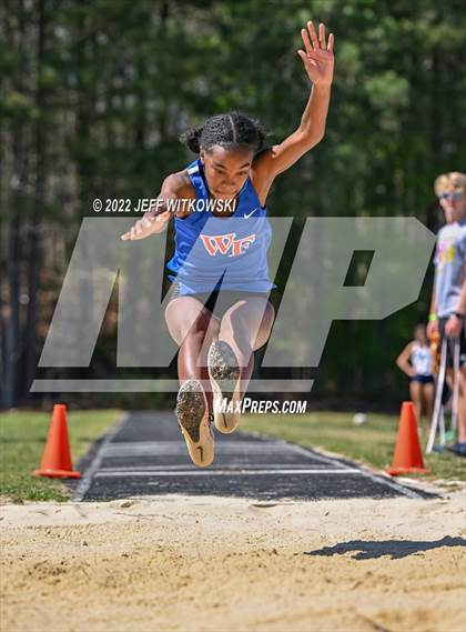 Thumbnail 3 in Apex Lions' Relays photogallery.