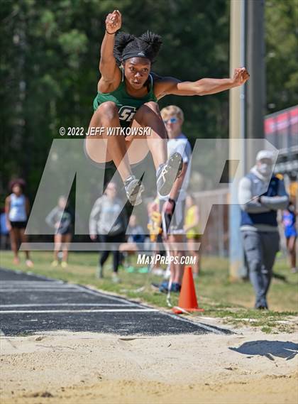 Thumbnail 1 in Apex Lions' Relays photogallery.