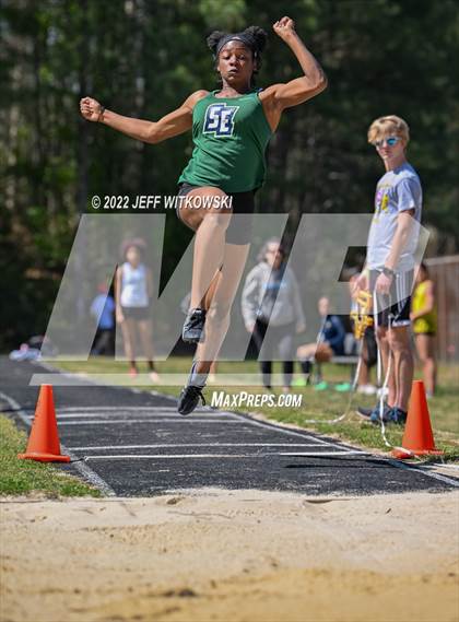 Thumbnail 2 in Apex Lions' Relays photogallery.