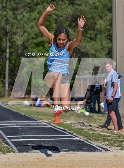 Thumbnail 3 in Apex Lions' Relays photogallery.