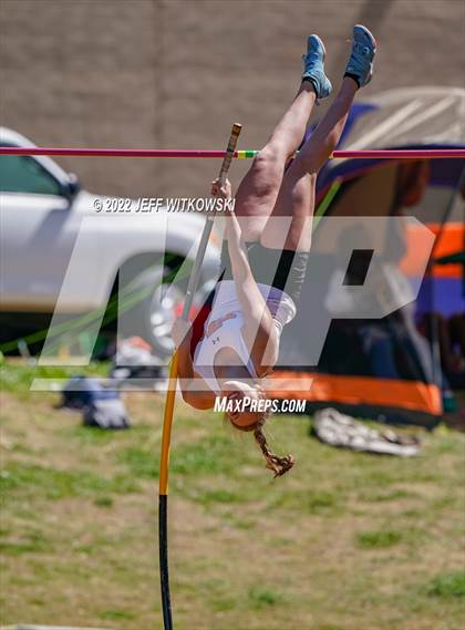 Thumbnail 3 in Apex Lions' Relays photogallery.