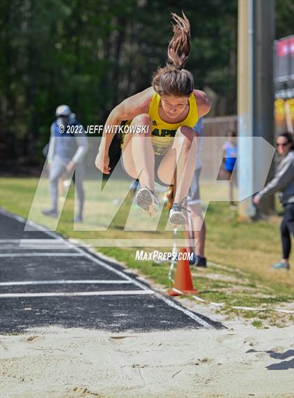 Thumbnail 1 in Apex Lions' Relays photogallery.