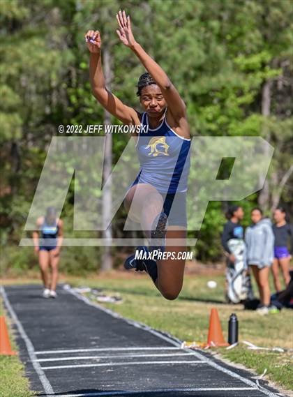 Thumbnail 2 in Apex Lions' Relays photogallery.