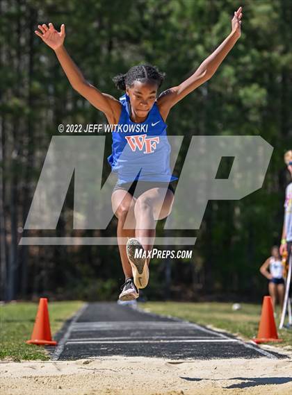 Thumbnail 2 in Apex Lions' Relays photogallery.