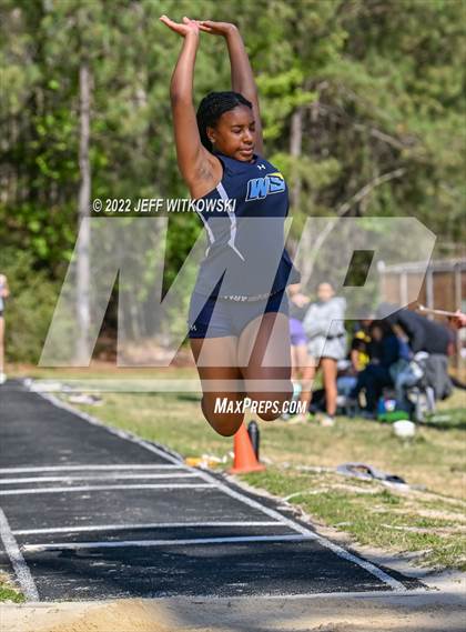 Thumbnail 1 in Apex Lions' Relays photogallery.
