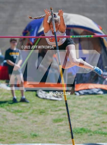 Thumbnail 3 in Apex Lions' Relays photogallery.