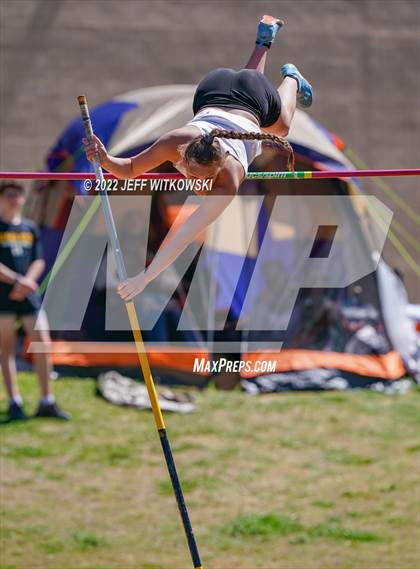 Thumbnail 2 in Apex Lions' Relays photogallery.
