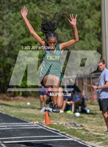Thumbnail 1 in Apex Lions' Relays photogallery.