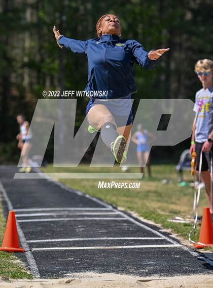 Thumbnail 3 in Apex Lions' Relays photogallery.