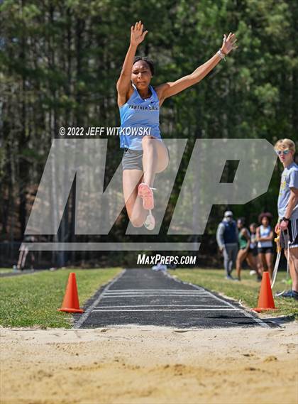 Thumbnail 2 in Apex Lions' Relays photogallery.