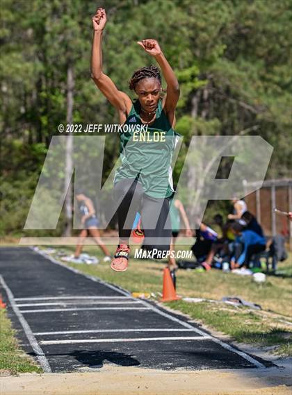 Thumbnail 3 in Apex Lions' Relays photogallery.