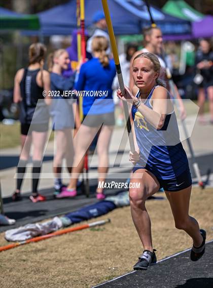 Thumbnail 1 in Apex Lions' Relays photogallery.